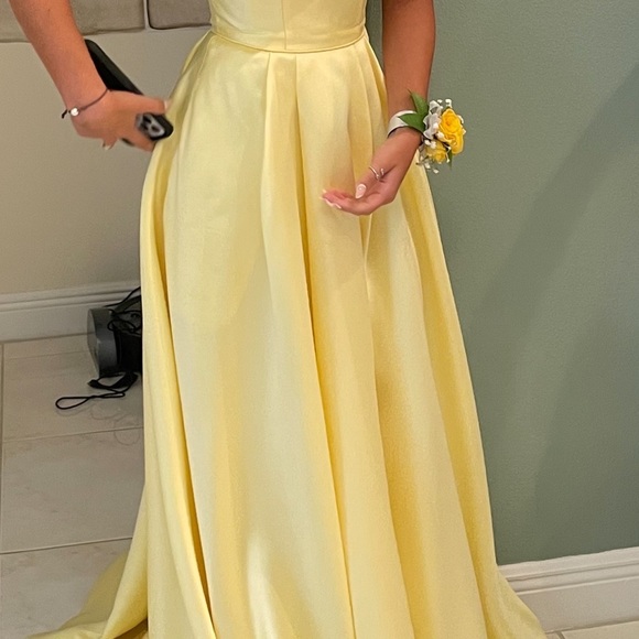 IT’S PROM SEASON!!! Sherri Hill Prom dress - Picture 10 of 14